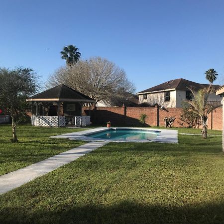 Cheerful 4 Bedroom Home With Pool And Bbq Area With 5Th Bedroom Option Brownsville Exterior foto